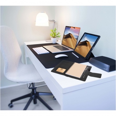 Logotrade Werbegeschenke das Foto: SCX.design O16 A5 Notizbuch mit Powerbank und Leuchtlogo