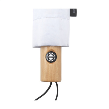 Logotrade Werbegeschenke das Foto: Michigan faltbarer RCS RPET-Regenschirm 21 Zoll