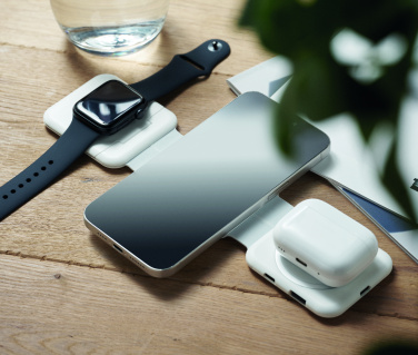 Logotrade Firmengeschenke das Foto: 3fach Ladestation