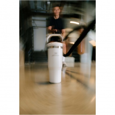 Logotrade ärikingituse foto: Stanley 890 ml IceFlow™ kõrrega termoskruus