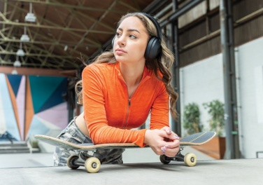 Logo trade ärikingid foto: Urban Vitamin Cupertino RCS rplast ANC kõrvaklapid