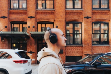 Logo trade reklaamkingitused foto: Irvine RCS taaskasutatud ja parandatavad ANC juhtmevabad kõrvaklapid