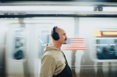 Logotrade firmakingid pilt: Irvine RCS taaskasutatud ja parandatavad ANC juhtmevabad kõrvaklapid