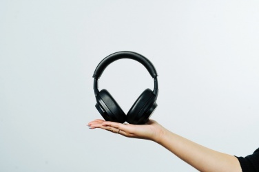 Logotrade firmakingi foto: Irvine RCS taaskasutatud ja parandatavad ANC juhtmevabad kõrvaklapid