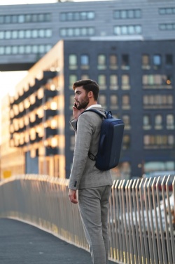 Logotrade ärikingituse foto: Bobby Bizzi vargusvastane seljakott ja kohver