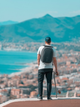 Logo trade meened foto: Bobby Hero Väike vargusevastane seljakott