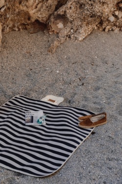 Logotrade reklaamkingitused pilt: VINGA Alba GRS RPET piknikutekk väike