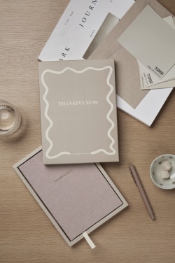 Logotrade reklaamtoote foto: VINGA Thanksfulness GRS taaskasutatud paberist päevik-märkmik