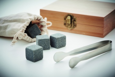 Logo trade firmakingi pilt: Karbis 9 kivist jääkuubikut