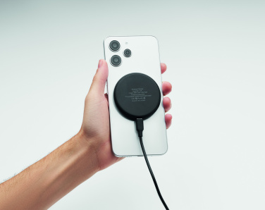 Logo trade meened foto: WERLIES 3-ühes juhtmevaba laadija 15W