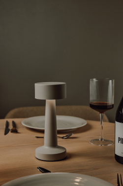 Logo trade firmakingitused foto: VINGA Maris RCS metallist ja taaskasutatud ABS-ist laualamp