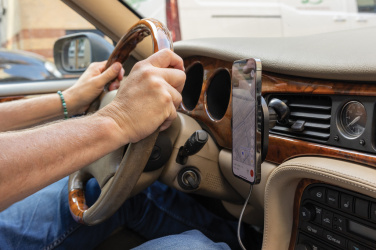 Logotrade reklaamkingituse foto: PowerCruze RCS plastikust 15W magnetiga laadija autohoidik