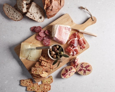 Logotrade mainoslahja tuotekuva: VINGA Buscot suorakulmainen leikkuu-/tarjoilulauta