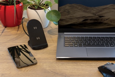 Logotrade mainoslahjat ja liikelahjat tuotekuva: RCS muovinen tuplakelainen langattoman latauksen alusta 15W