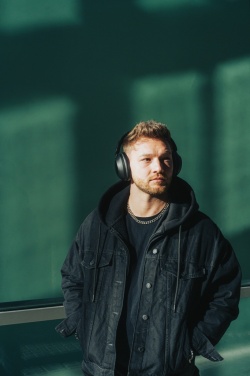 Logotrade mainostuote tuotekuva: Urban Vitamin Cupertino RCS ANC kuulokkeet