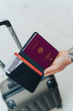 Logotrade liikelahjat kuva: Trackmate RCS polyester passikotelo