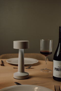 Logo trade liikelahjat mainoslahjat kuva: VINGA Maris RSC  -pöytävalaisin kierrätettyä muovia