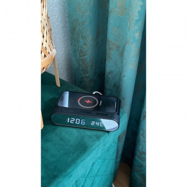 Logotrade mainoslahja ja liikelahja kuva: Herätyskello ja langaton laturi ADELAIDE