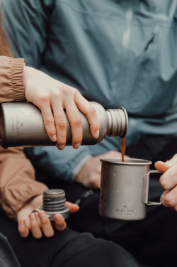 Logotrade mainoslahjat ja liikelahjat tuotekuva: Nordic trail-ultrakevyt titaaninen muki 450ml