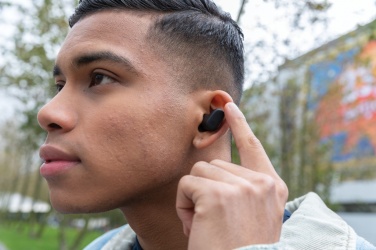 Logotrade dāvanas foto: Urban Vitamin Gilroy hibrīda ANC un ENC austiņas