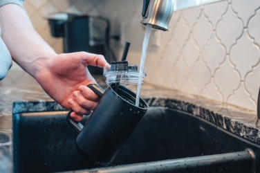 Logotrade biznesa dāvanas foto: Cube RCS sertificēta pārstrādāta tērauda krūze 800ml