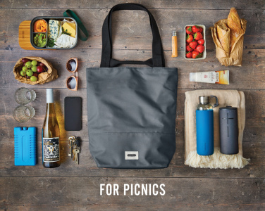 Лого трейд pекламные cувениры фото: Черная термосумка-тоут/холодильник Blum 16 л