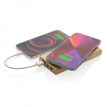 Logotrade reklamprodukter bild: 8.000 mAh, 5W trådlös powerbank i bambu