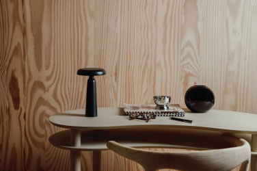 Logotrade profilprodukter bild: VINGA Avery RCS bordslampa